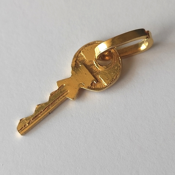 Key Solid Yellow Gold Pendant Charm - Picture 4 of 13